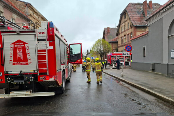 pożar szpitala Wschowa - ewakuacja pacjentów