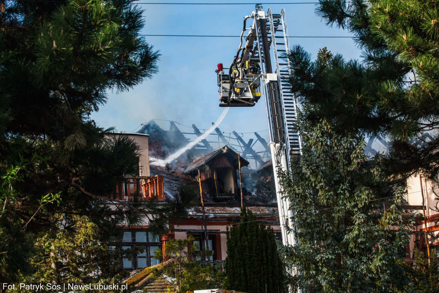 pożar pałacu Garbicz - akcja straży pożarnej Lubuskie