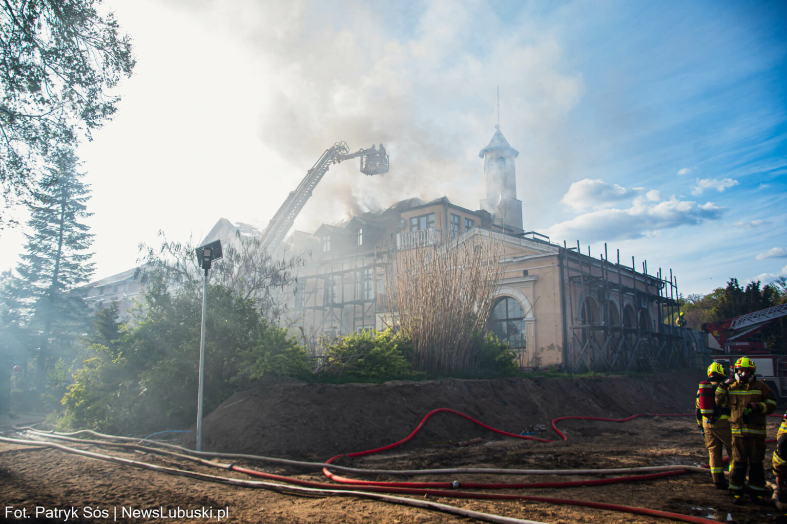 pożar pałacu Garbicz - akcja straży pożarnej Lubuskie