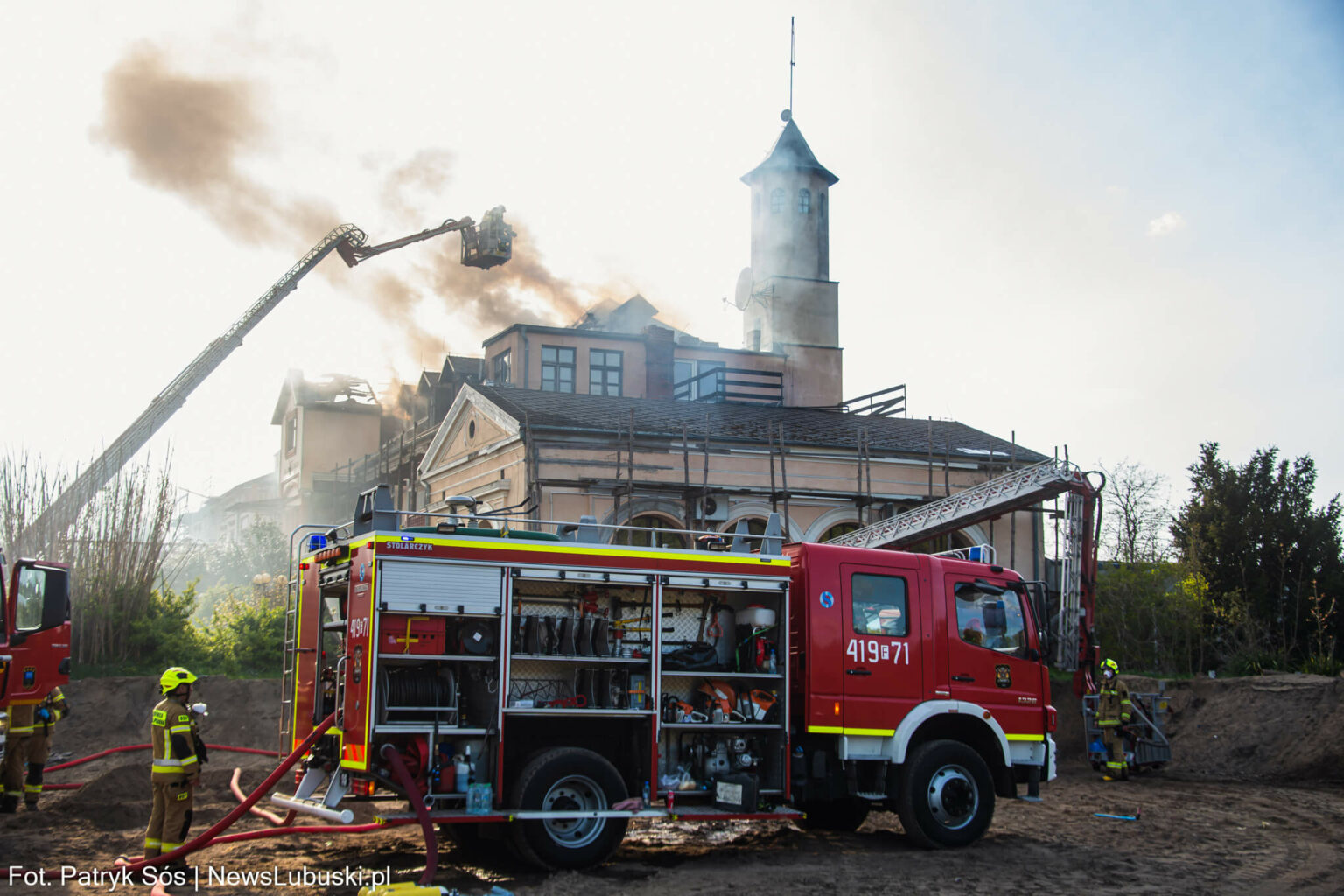 pożar pałacu Garbicz - akcja straży pożarnej Lubuskie