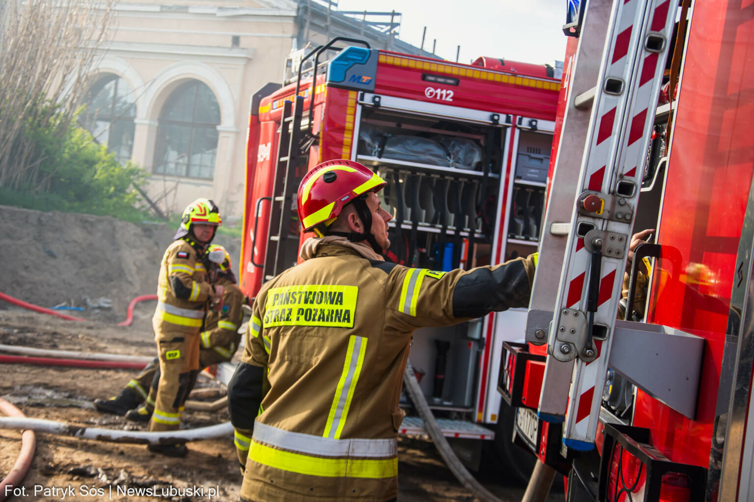 pożar pałacu Garbicz - akcja straży pożarnej Lubuskie
