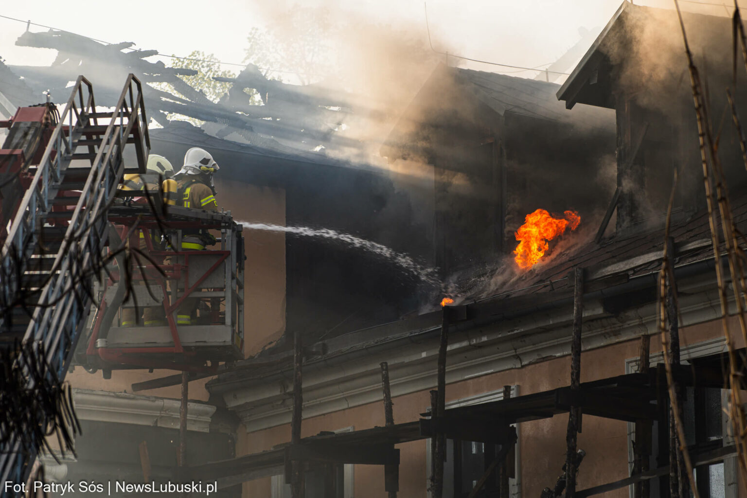 pożar pałacu Garbicz - akcja straży pożarnej Lubuskie