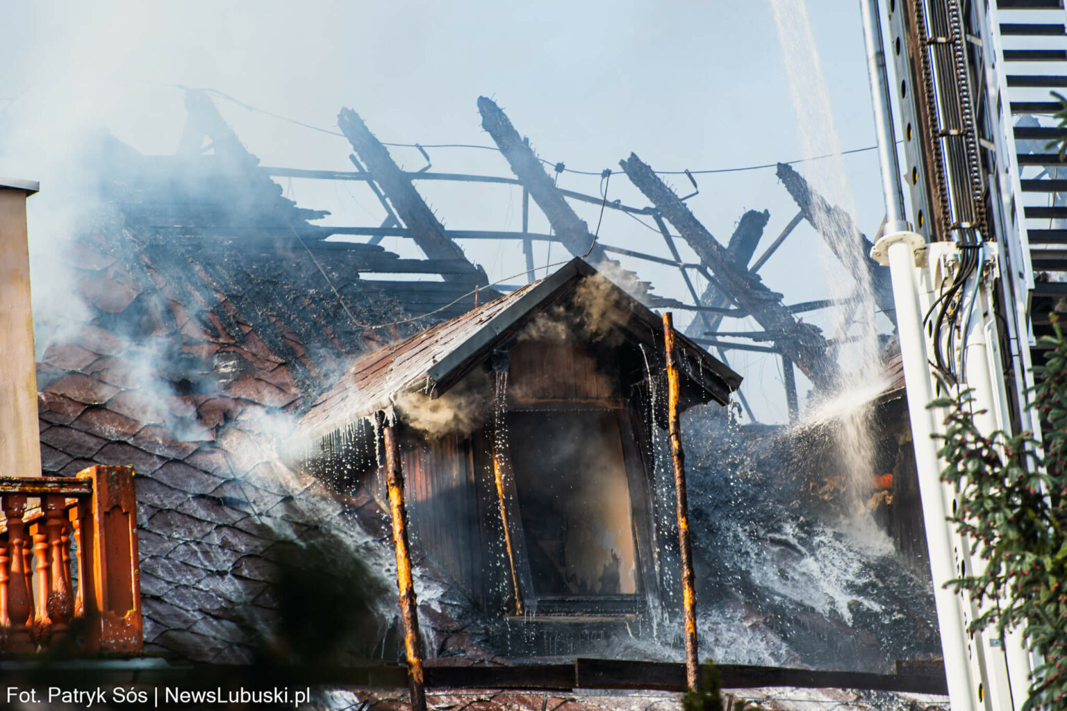 pożar pałacu Garbicz - akcja straży pożarnej Lubuskie