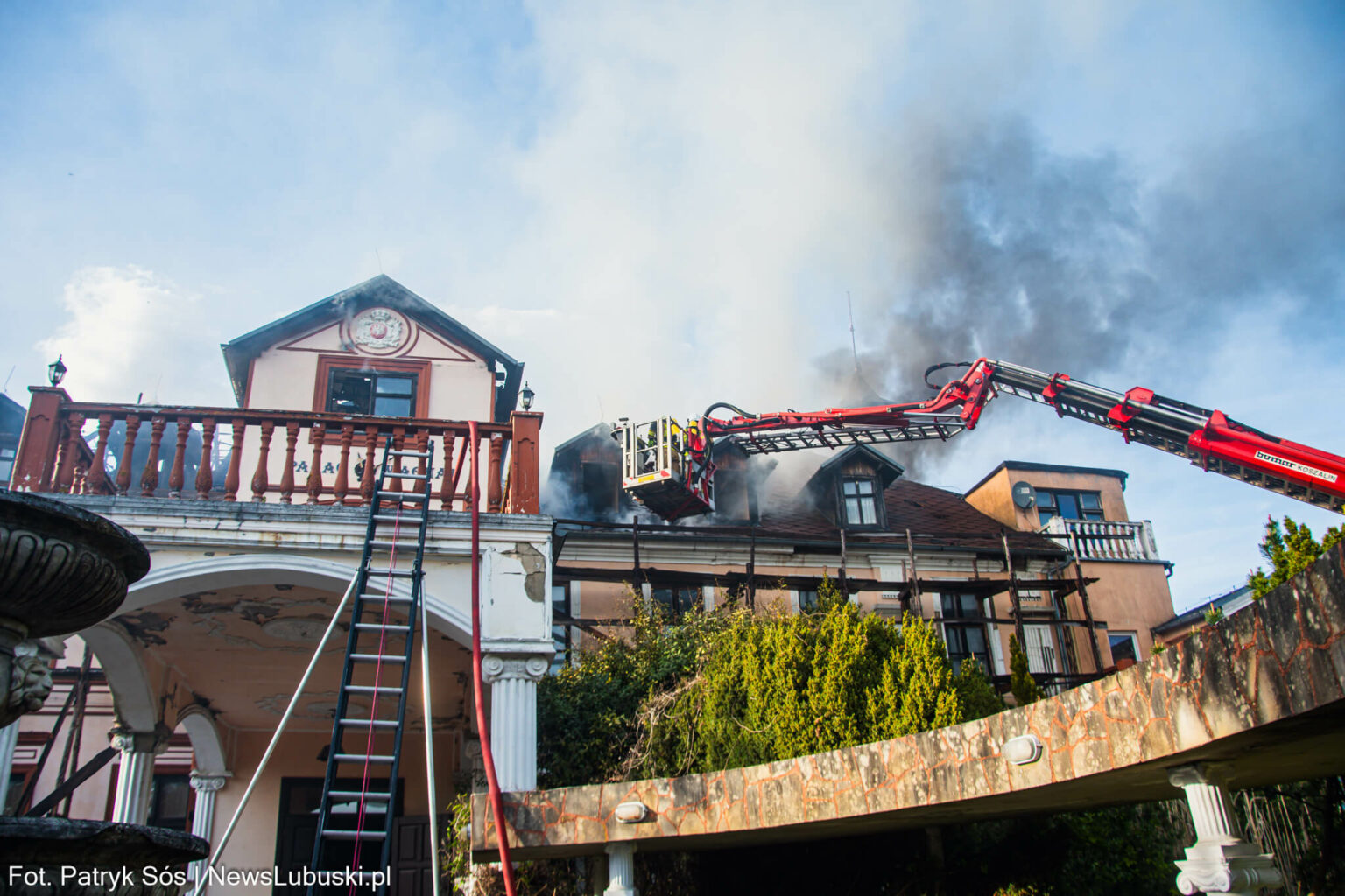 pożar pałacu Garbicz - akcja straży pożarnej Lubuskie