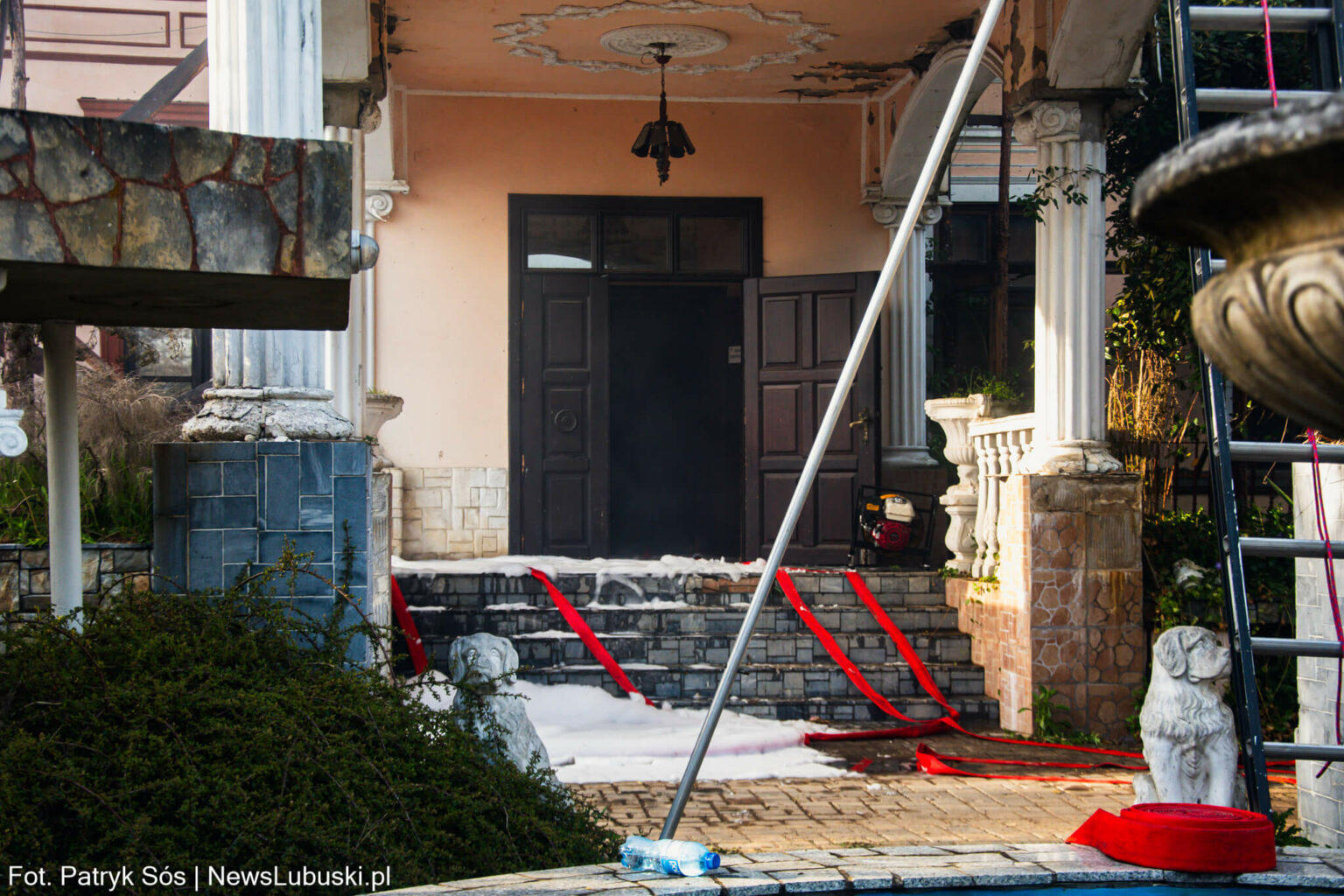 pożar pałacu Garbicz - akcja straży pożarnej Lubuskie