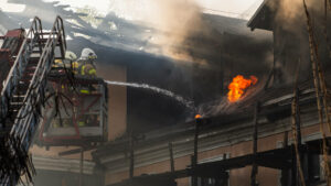 pożar pałacu Garbicz - akcja straży pożarnej Lubuskie