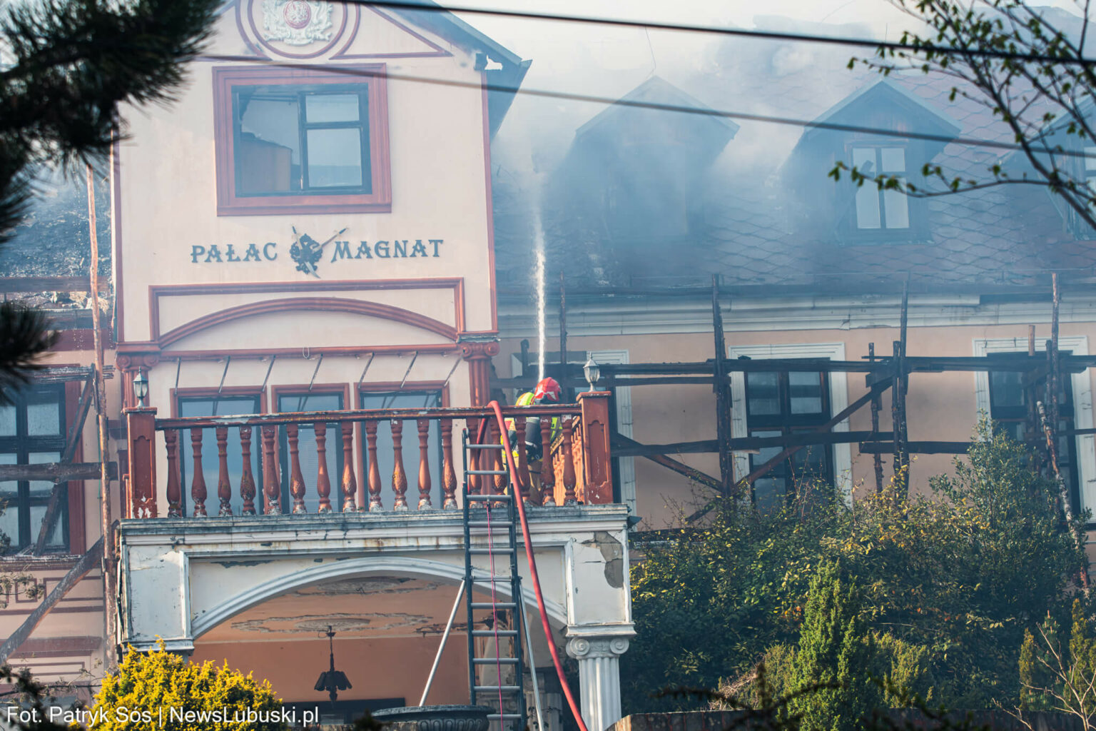 pożar pałacu Garbicz - akcja straży pożarnej Lubuskie
