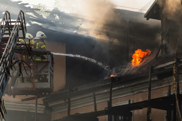 pożar pałacu Garbicz - akcja straży pożarnej Lubuskie