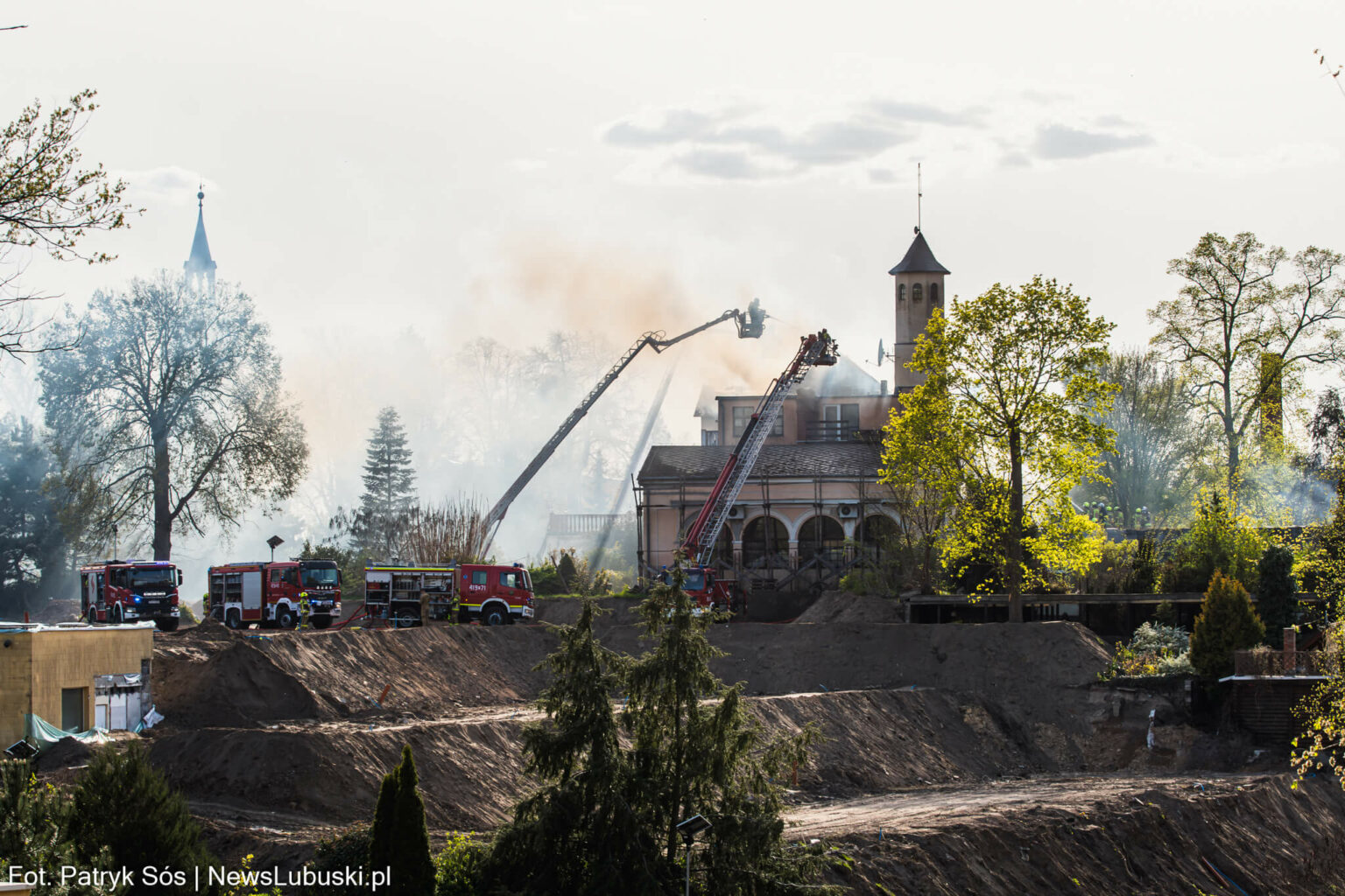 pożar pałacu Garbicz - akcja straży pożarnej Lubuskie
