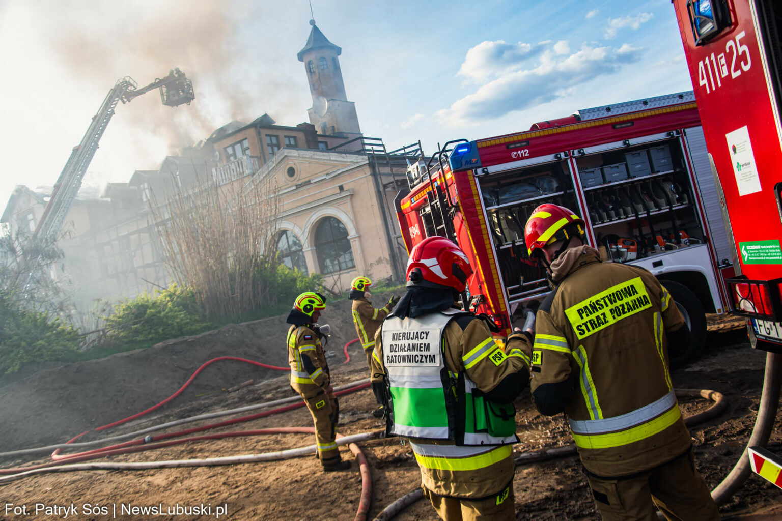 pożar pałacu Garbicz - akcja straży pożarnej Lubuskie