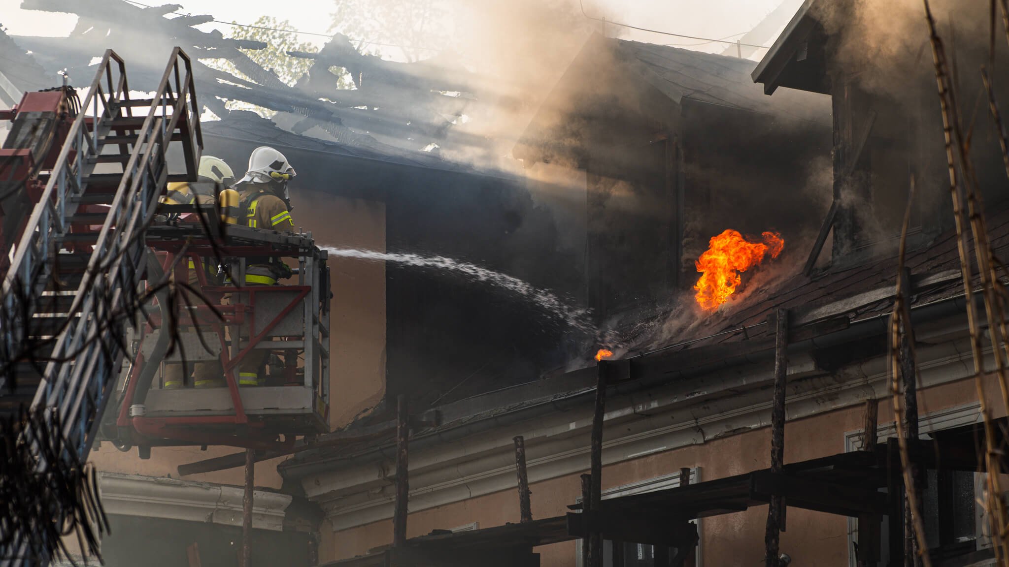 pożar pałacu Garbicz - akcja straży pożarnej Lubuskie