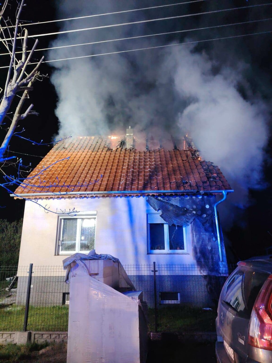 pożar domu Zasieki - ewakuacja mieszkańc&oacute;w pożar Lubsko