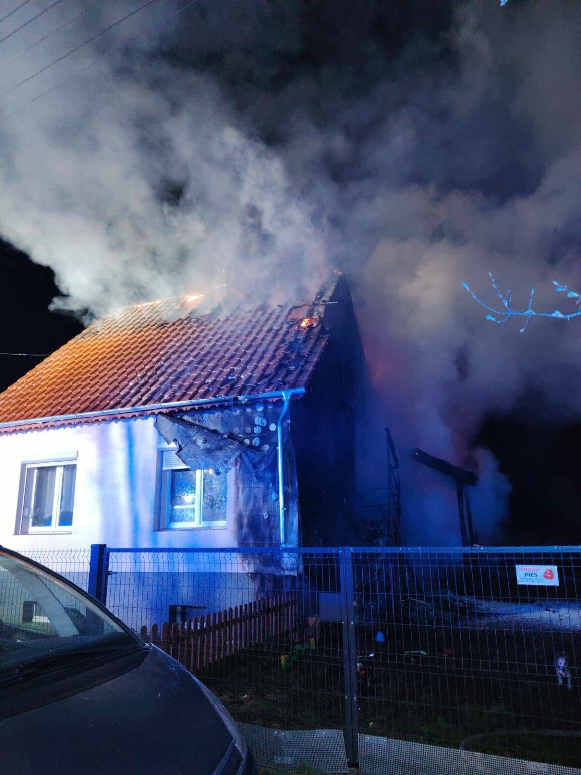 pożar domu Zasieki - ewakuacja mieszkańc&oacute;w pożar Lubsko