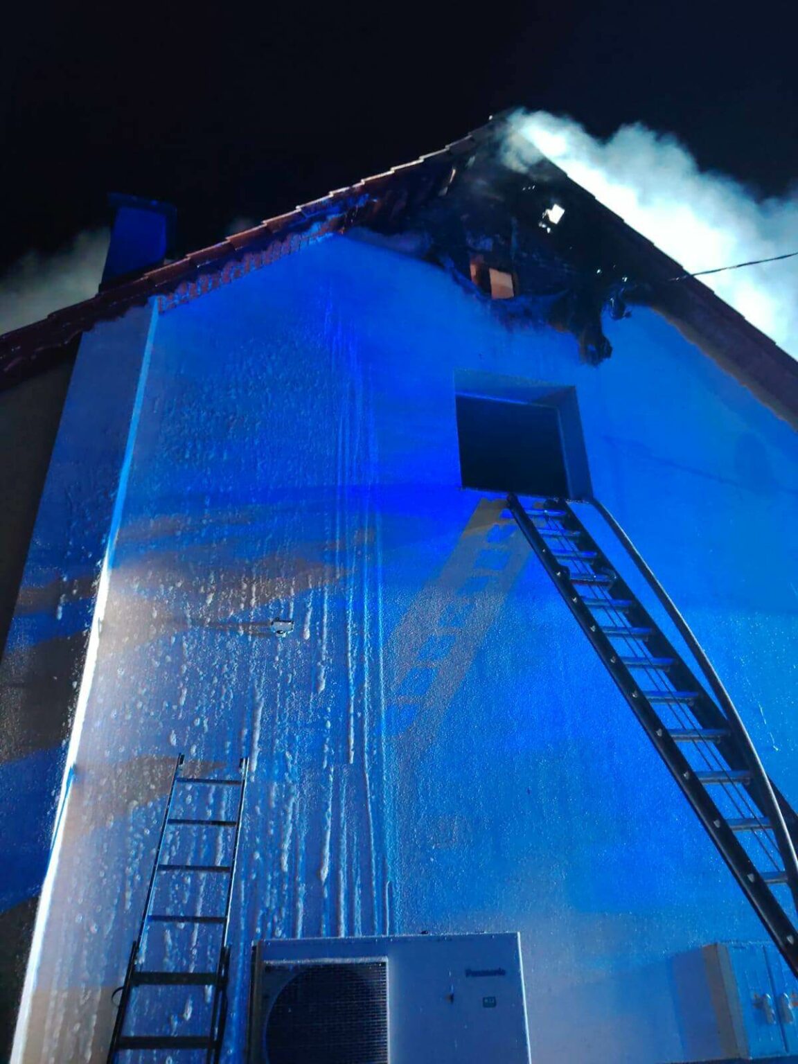 pożar domu Zasieki - ewakuacja mieszkańc&oacute;w pożar Lubsko