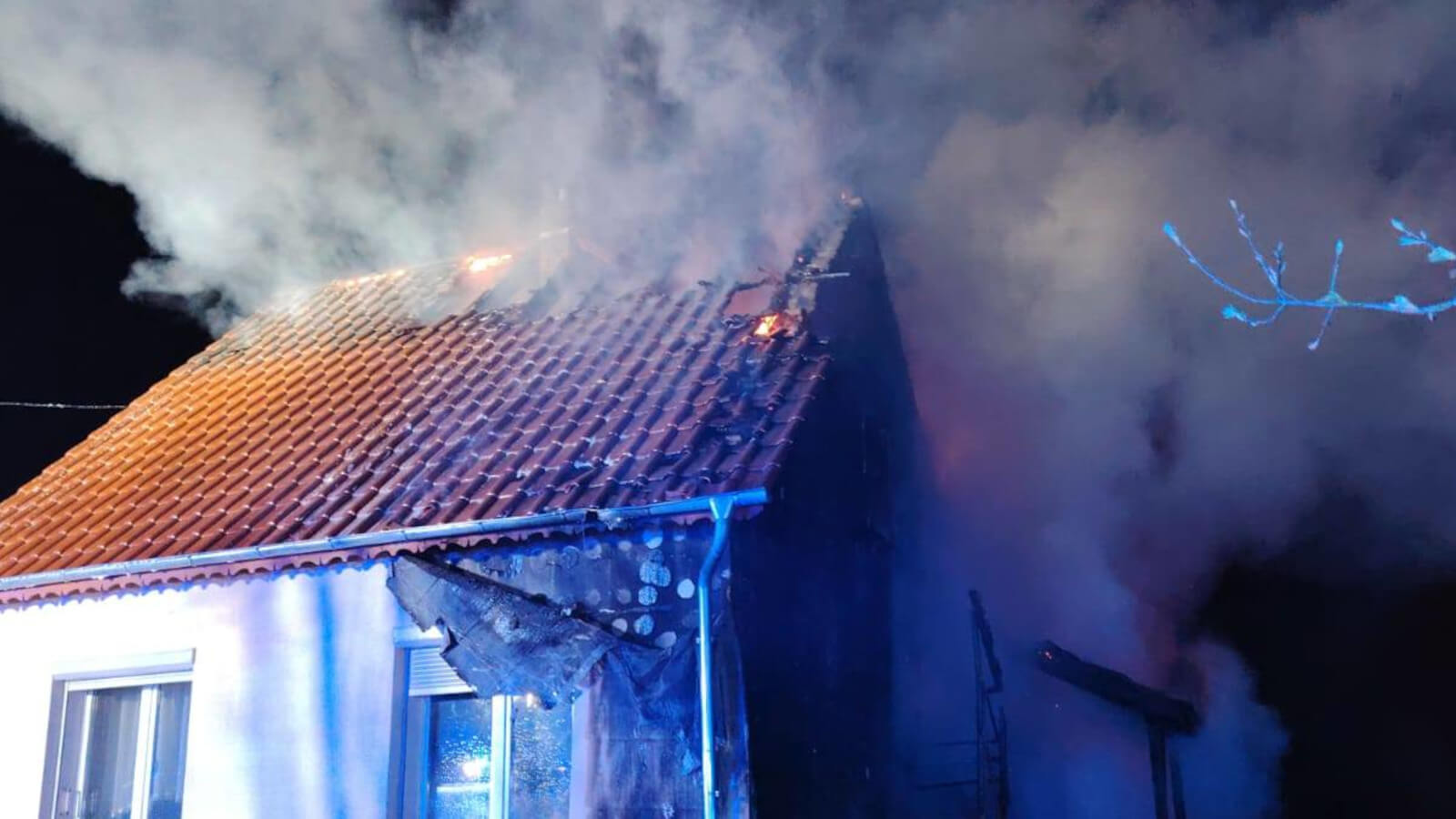 pożar domu Zasieki - ewakuacja mieszkańców pożar Lubsko