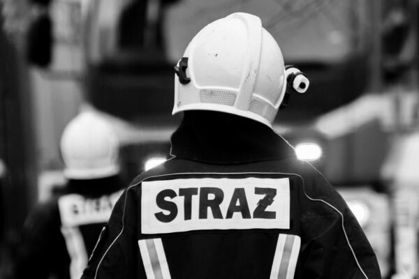 syreny alarmowe dziś Polska 18:00 - hołd dla strażaka syreny