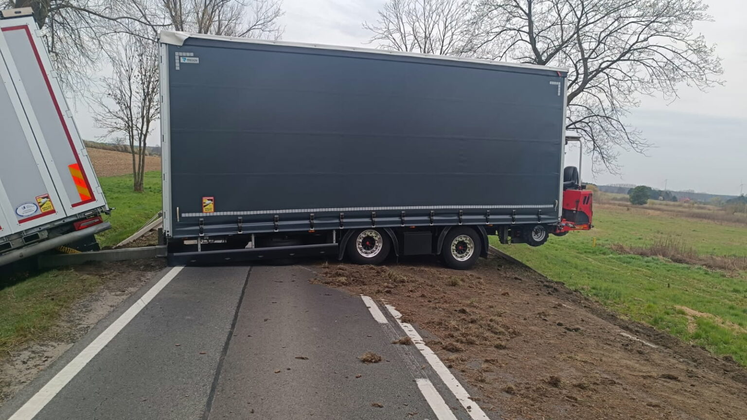 wypadek-dk27-zary-ciezarowka-4 Wypadek na DK27 - Wypadek Żary