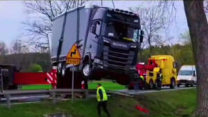 wypadek DK27 Żary - ciężarówka wypadek