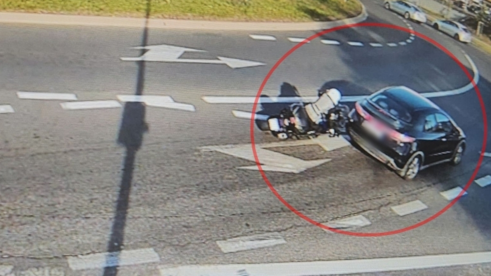 wypadek Zielona Góra motocyklistka - nagranie wypadku rondo