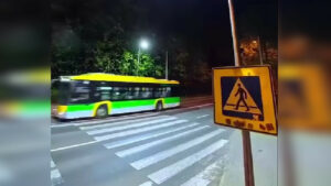 Nowe przejścia dla pieszych w Zielonej Górze. Kierowcy zobaczą więcej po zmroku (FILM)