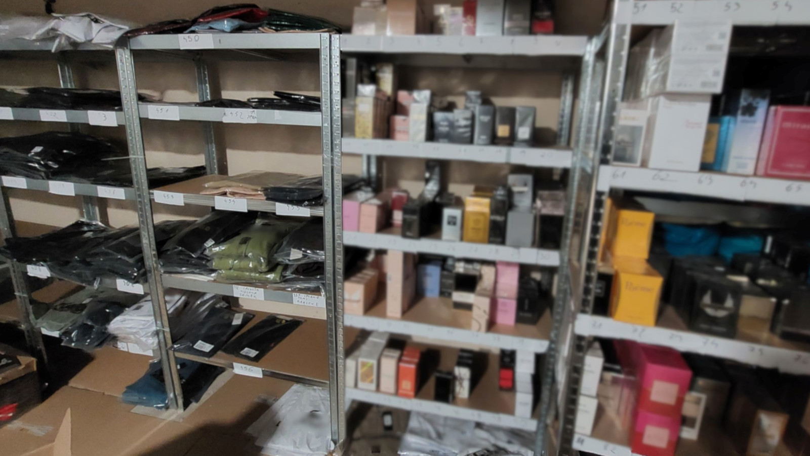 Akcja KAS Zielona Góra - podrabiane ubrania i perfumy