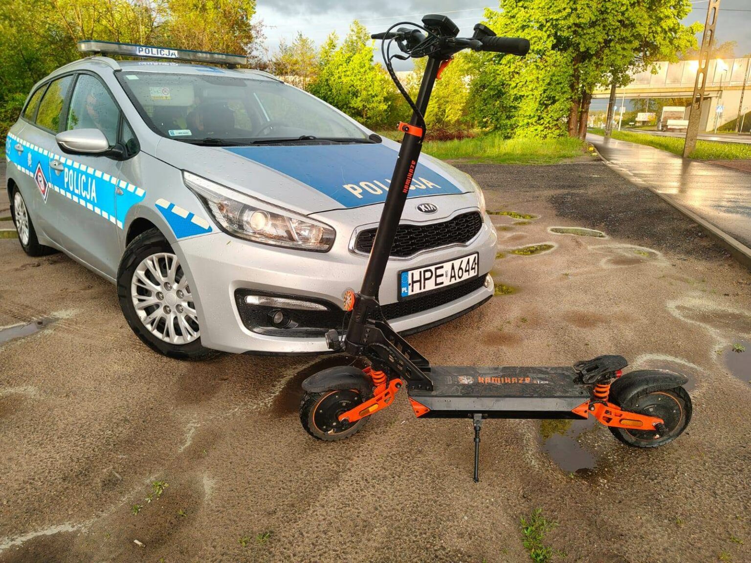 akcja policji Zielona G&oacute;ra - hulajnoga elektryczna mandat