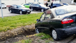 Rozbił auto i wylądował w rowie koło Dino. Stanie przed sądem