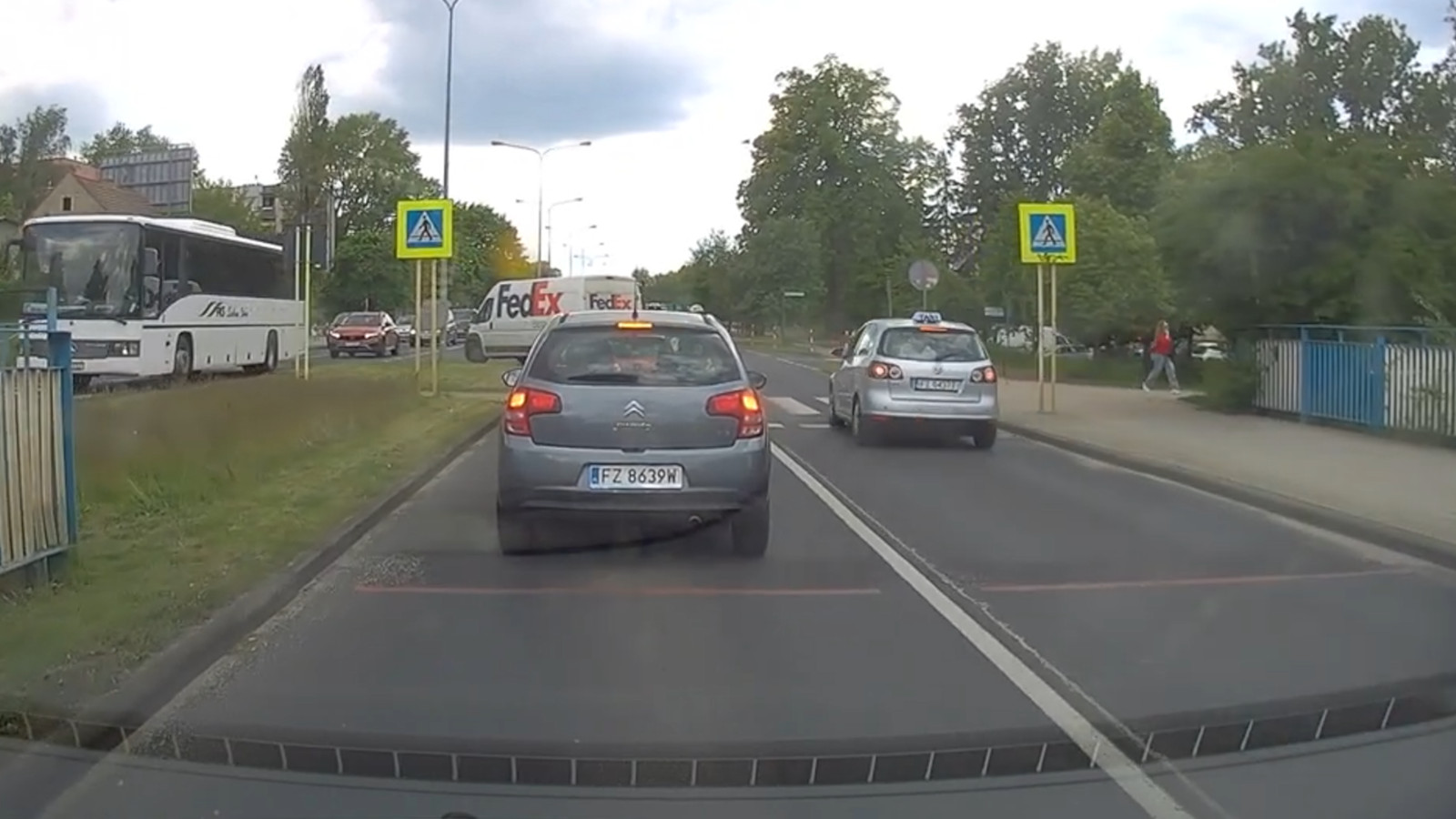 przejście dla pieszych Zielona Góra - taksówkarz zignorował przepisy