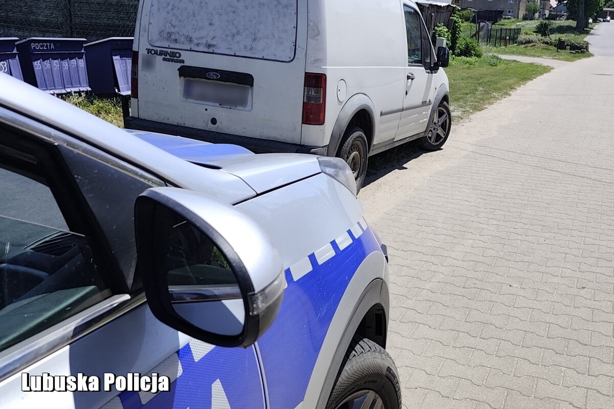 ukradł busa Dobiegniew - schował się w tapczanie