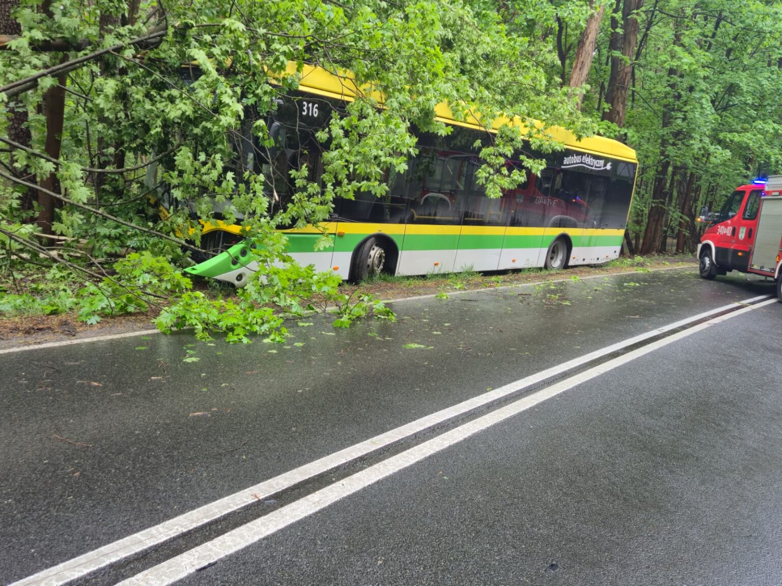 wypadek Zielona G&oacute;ra - wypadek autobusu MZK Zielona G&oacute;ra