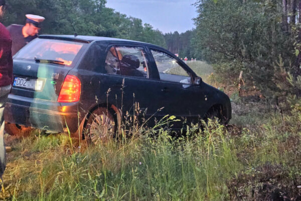 DK27 wypadek i ucieczka kierowcy - Nowogród Bobrzański Świdnica