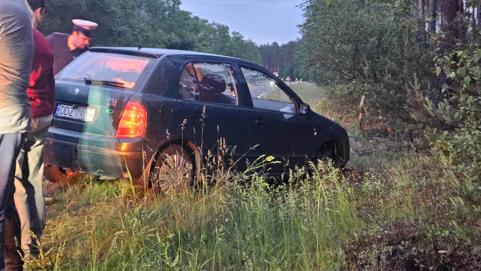 DK27 wypadek i ucieczka kierowcy - Nowogród Bobrzański Świdnica