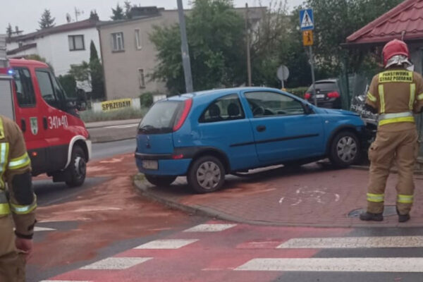 wypadek Botaniczna Zielona Góra - auto wypadło z ronda