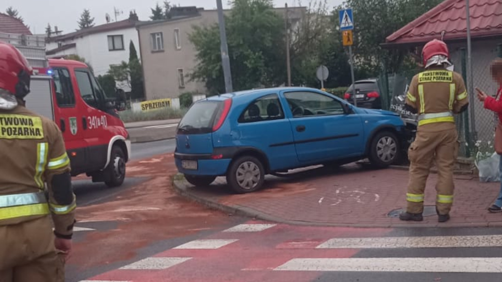 wypadek Botaniczna Zielona Góra - auto wypadło z ronda