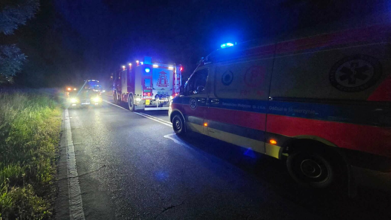 wypadek DK24 - samoch&oacute;d wypadł z drogi