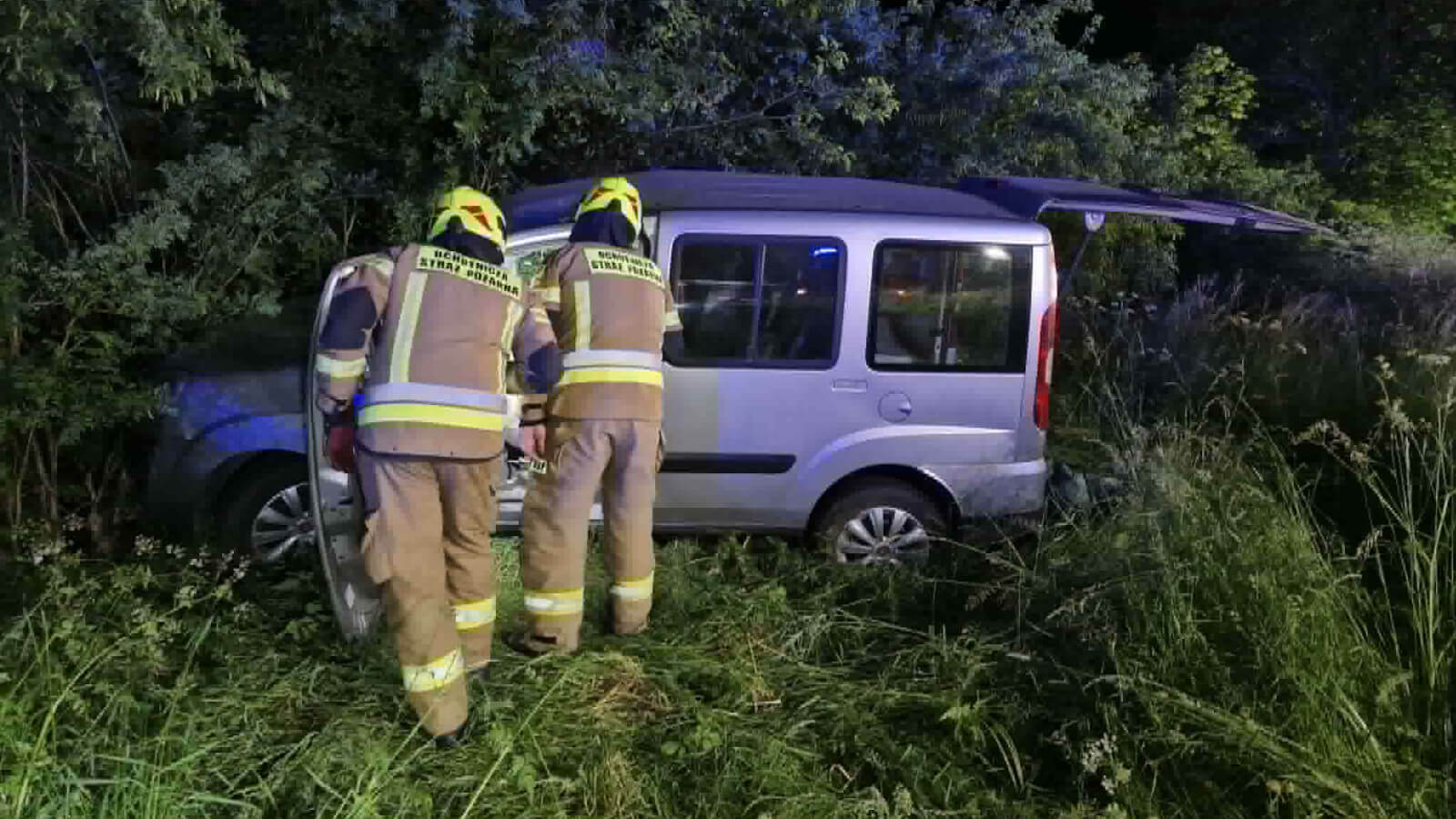 wypadek DK24 - samochód wypadł z drogi