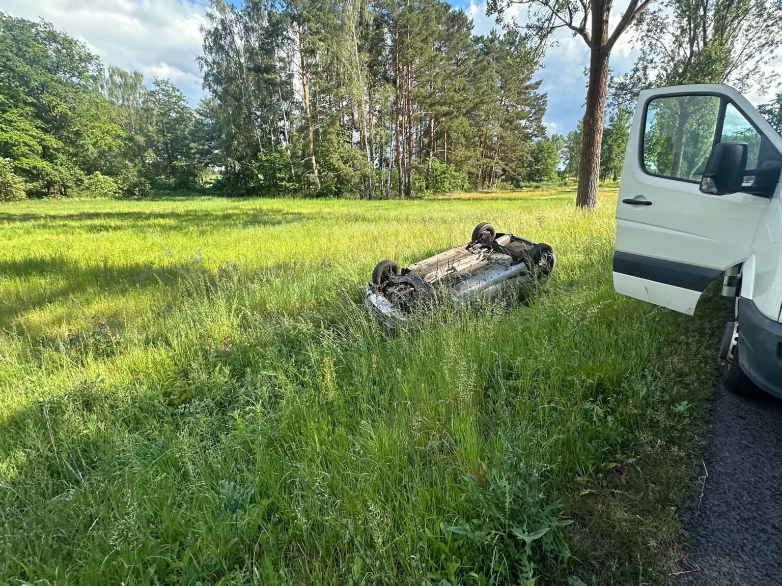 wypadek koło Lubska - dachowanie na DW287